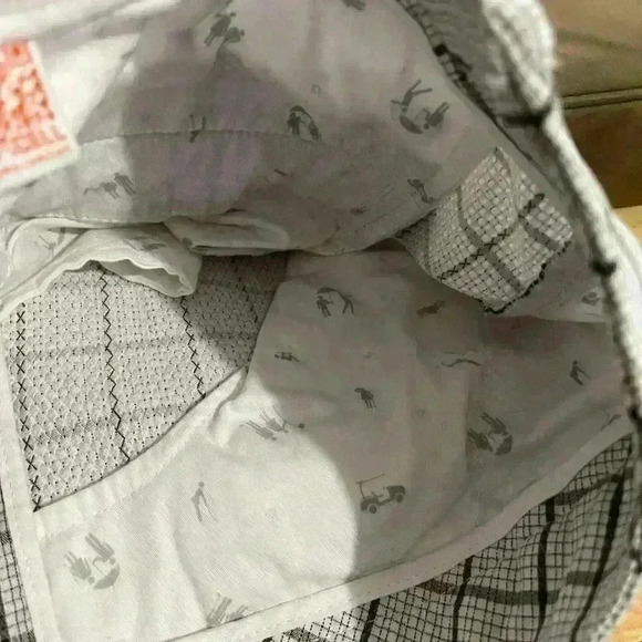 Women’s Puma gold short checkered pattern size 6 unworn - Picture 5 of 6